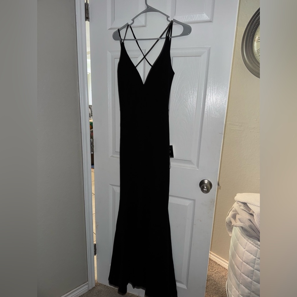 Lulu's Black Sleeveless V-Neck Gown